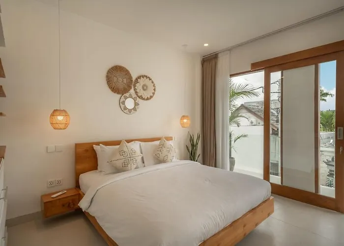 Cute 2 Bedrooms In *