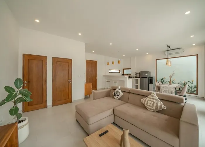 Cute 2 Bedrooms In *