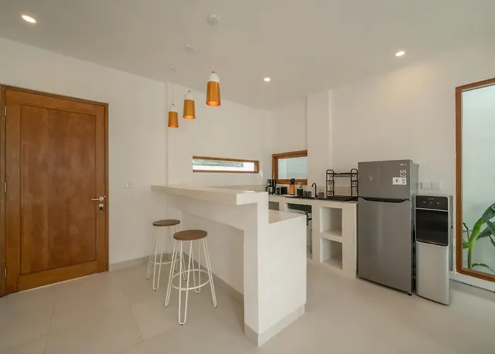 Cute 2 Bedrooms In *